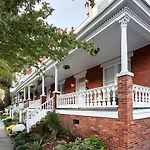 2 Bedroom Newly Renovated Townhome In Historic Savannah