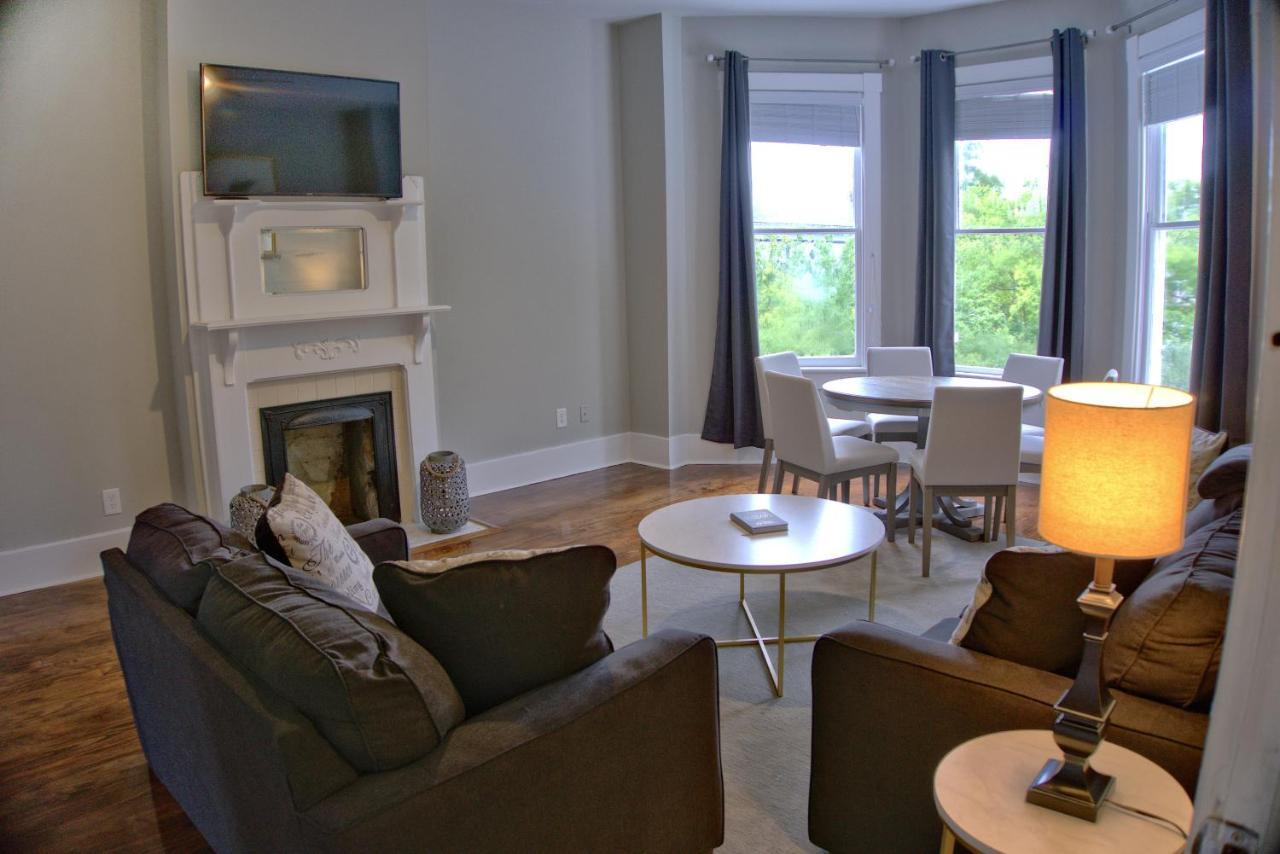 2 Bedroom Newly Renovated Townhome In Historic Apartmán *